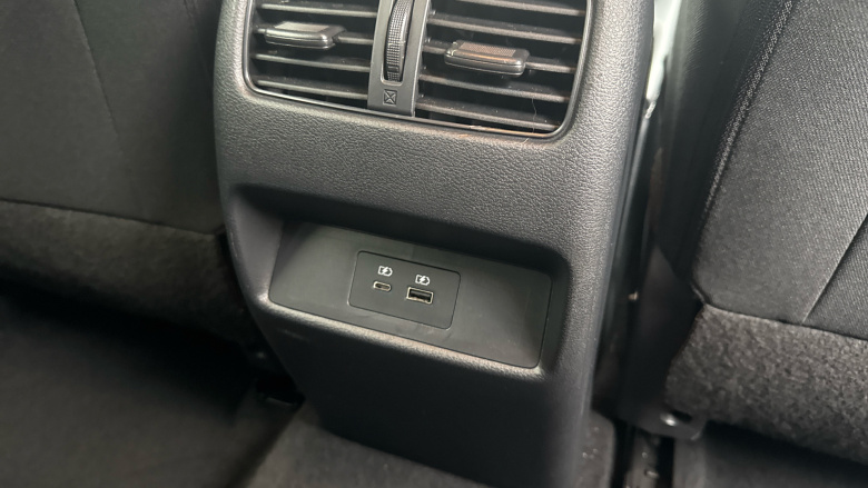 Nissan Qashqai 1.3 DiG-T MH N-Connecta 5dr Petrol Hatchback